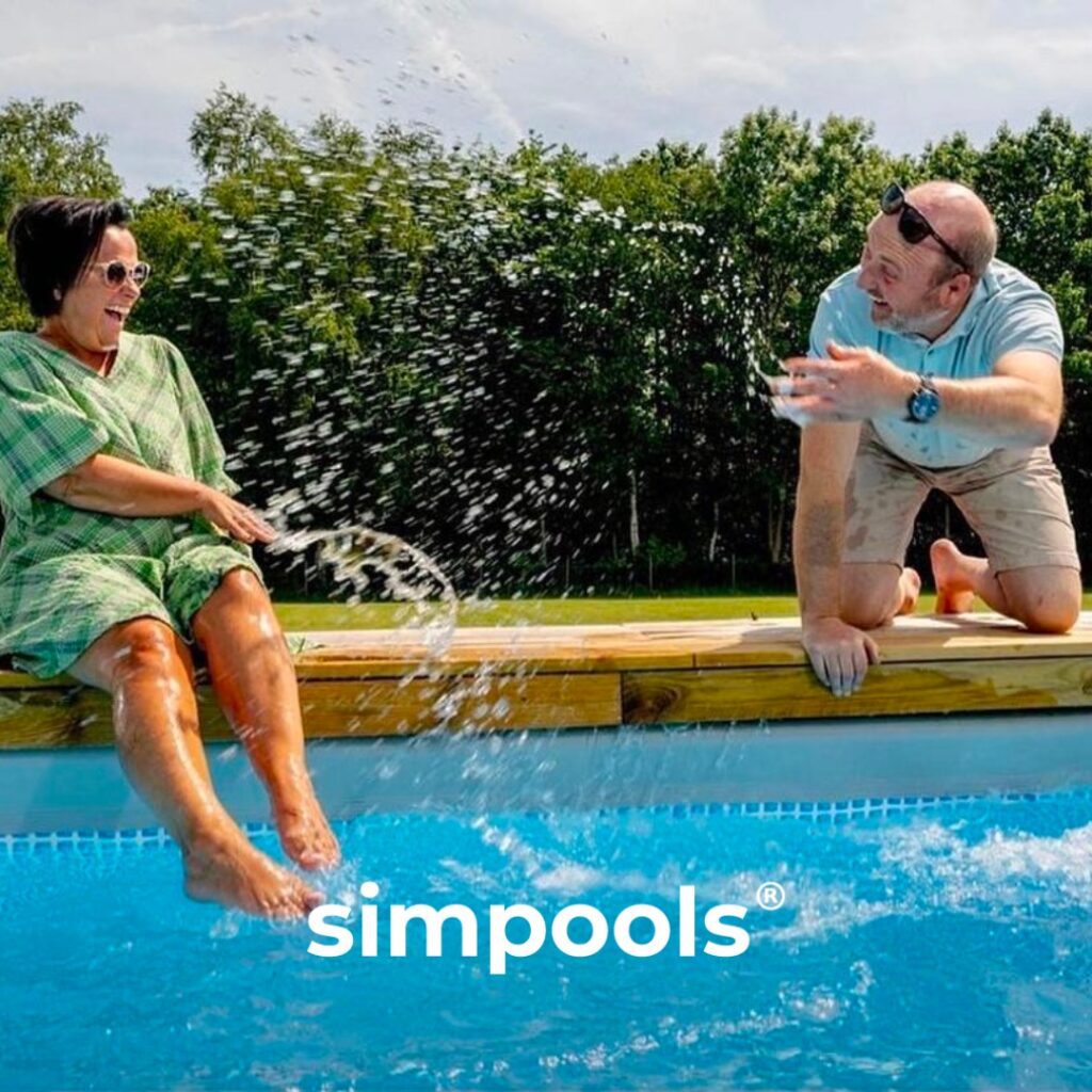 Koppel geniet van hun Simpool