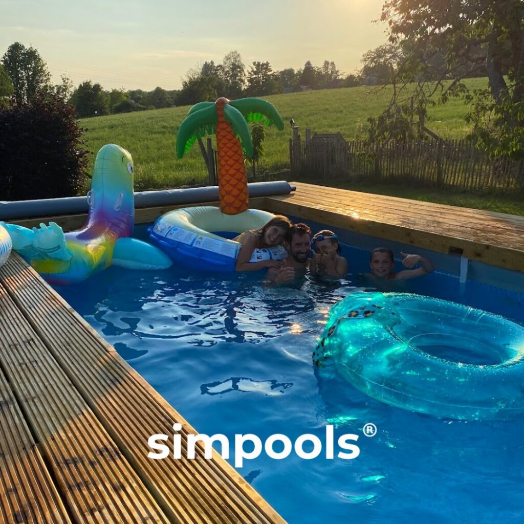 Kinderen spelen in een Simpool